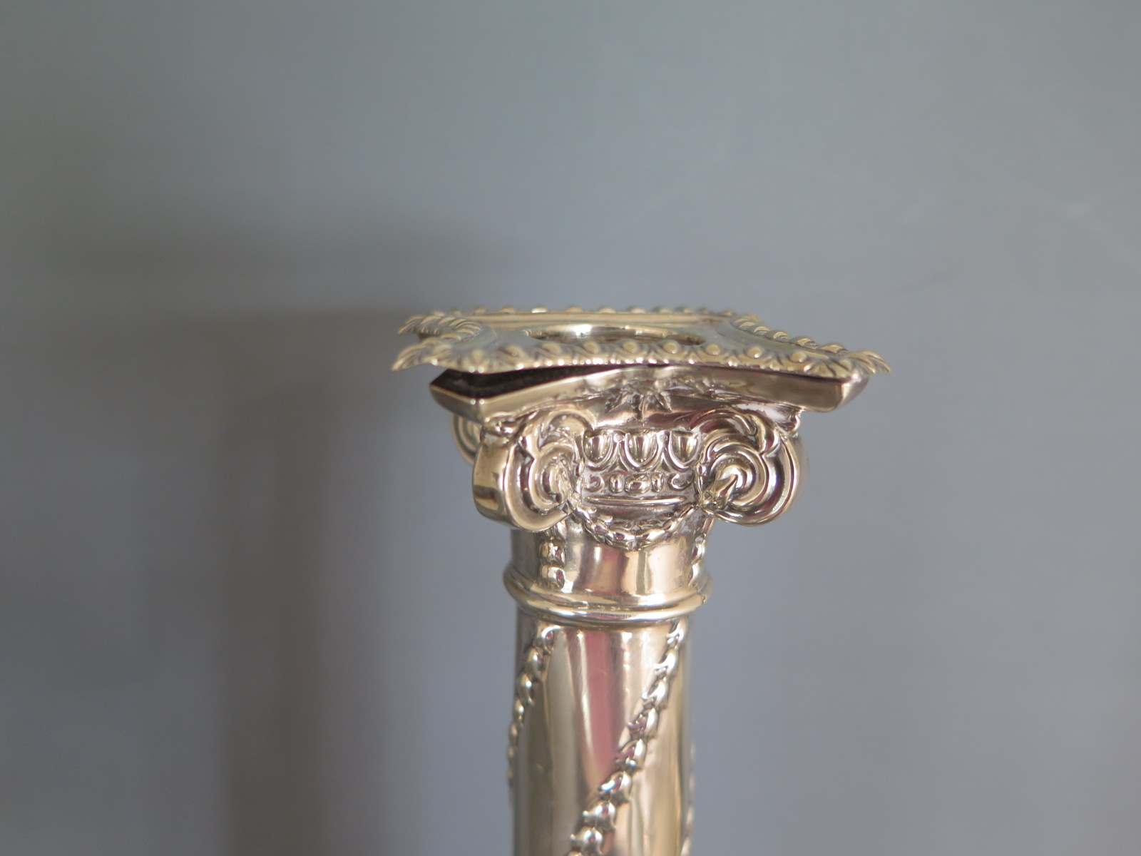 A pair of silver column candlesticks - London 1895/96 - Height 28. - Image 2 of 5