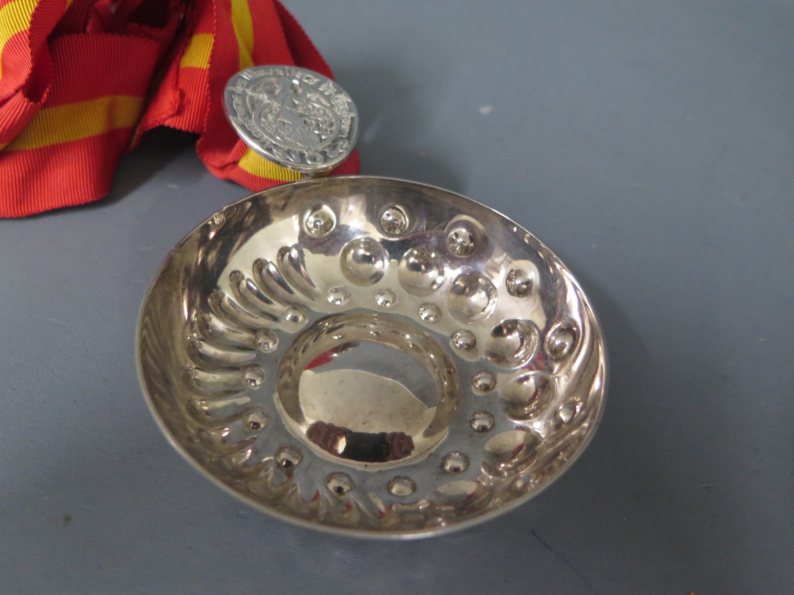 A Continental silver porringer - Weight approx. - Image 2 of 2