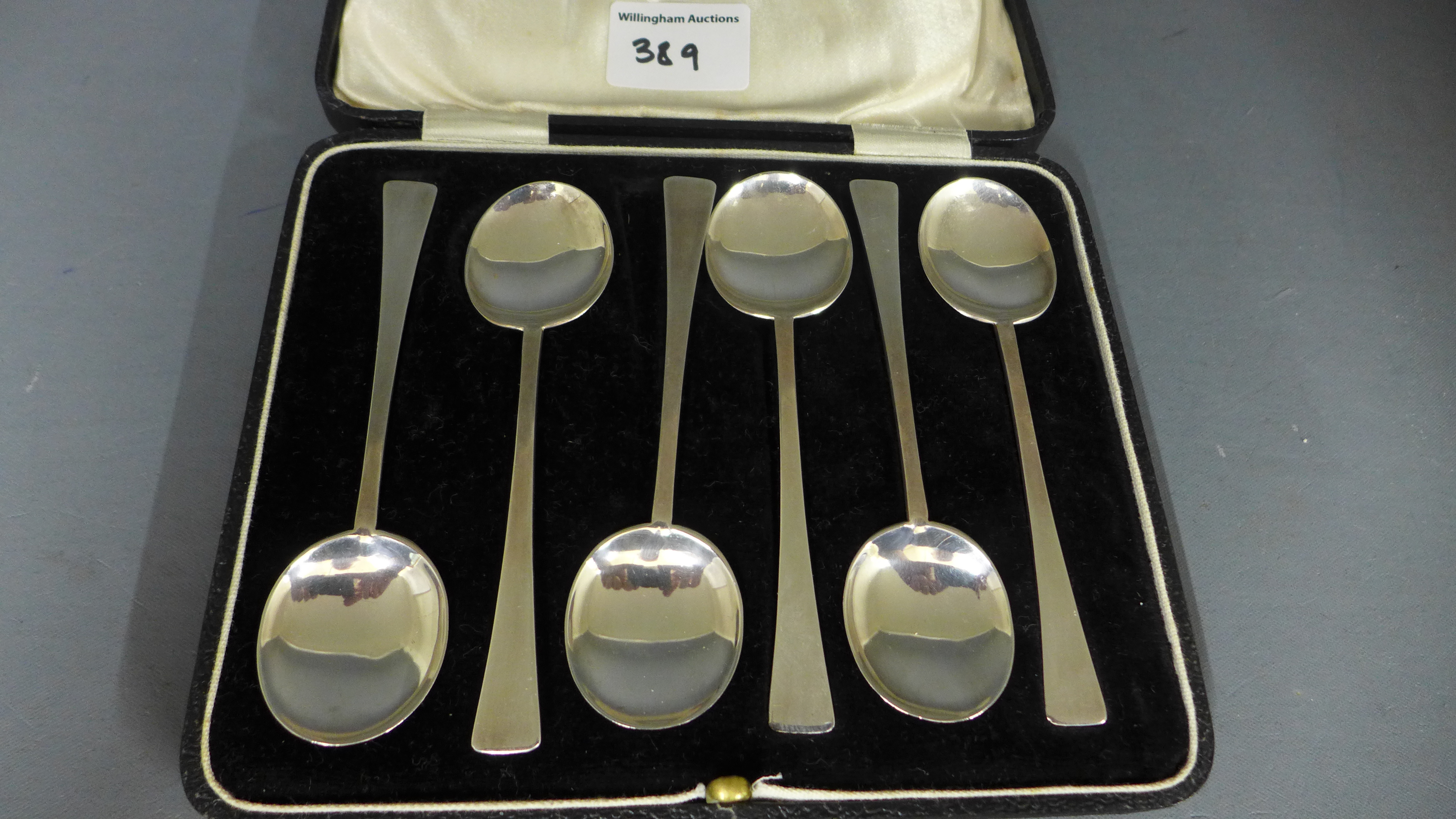 A cased set of six coffee spoons hallmarked for Birmingham 1925 - Approx weight 1.