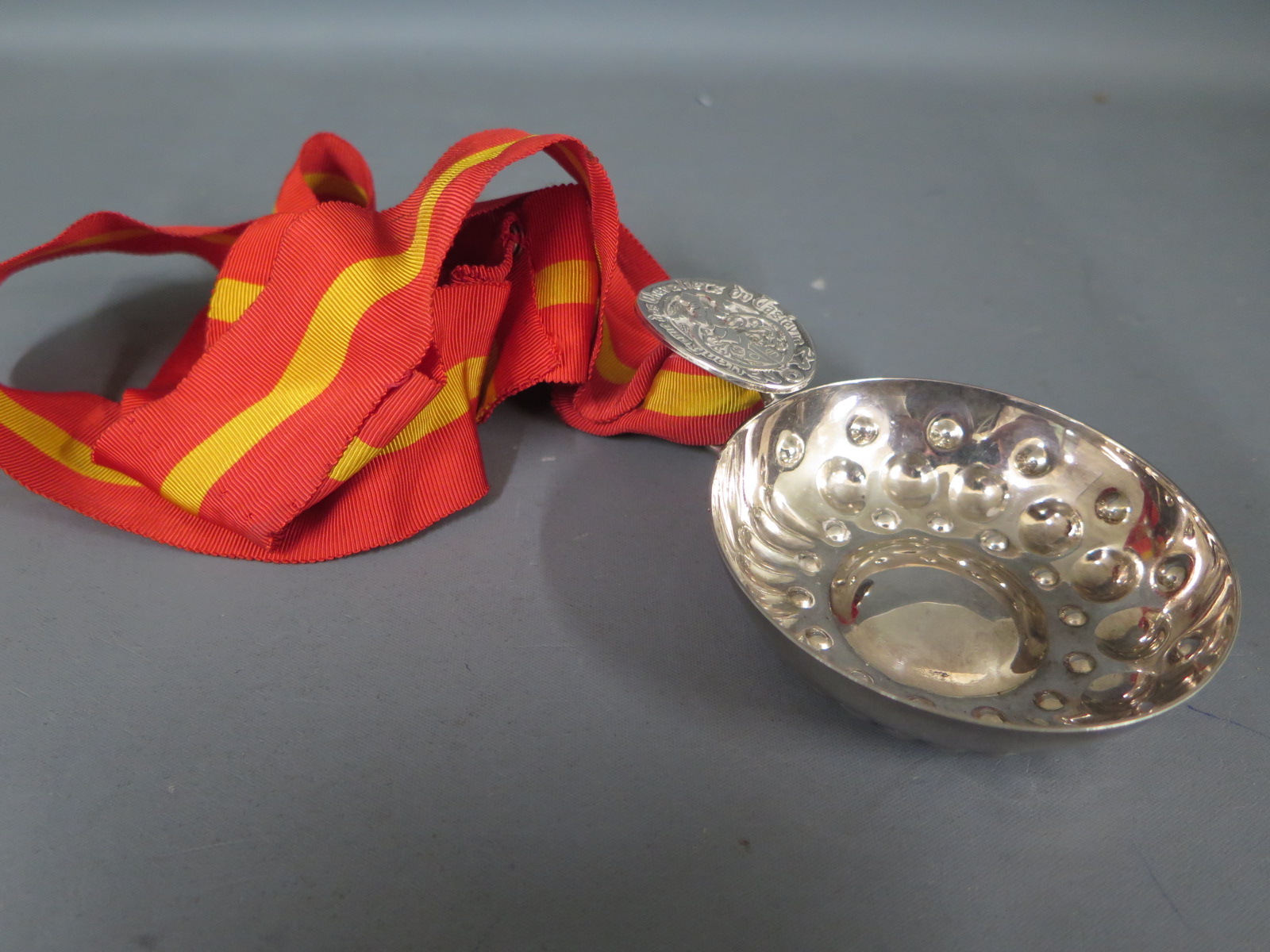 A Continental silver porringer - Weight approx.