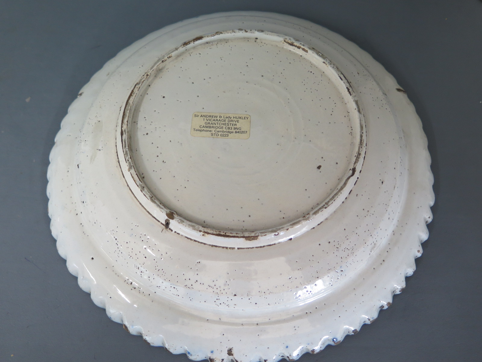 A tin glazed 18th century Earthenware blue and white pie crust dish, - Image 5 of 5