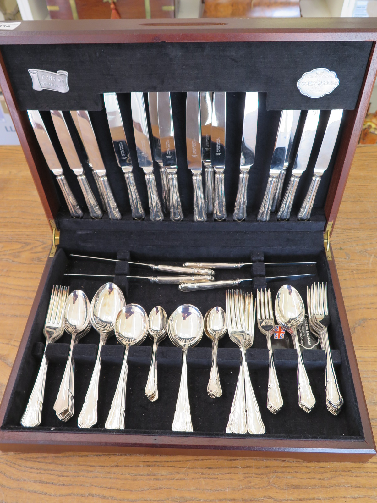 A plated Cooper Ludlam canteen of cutlery - 10 setting - in good condition