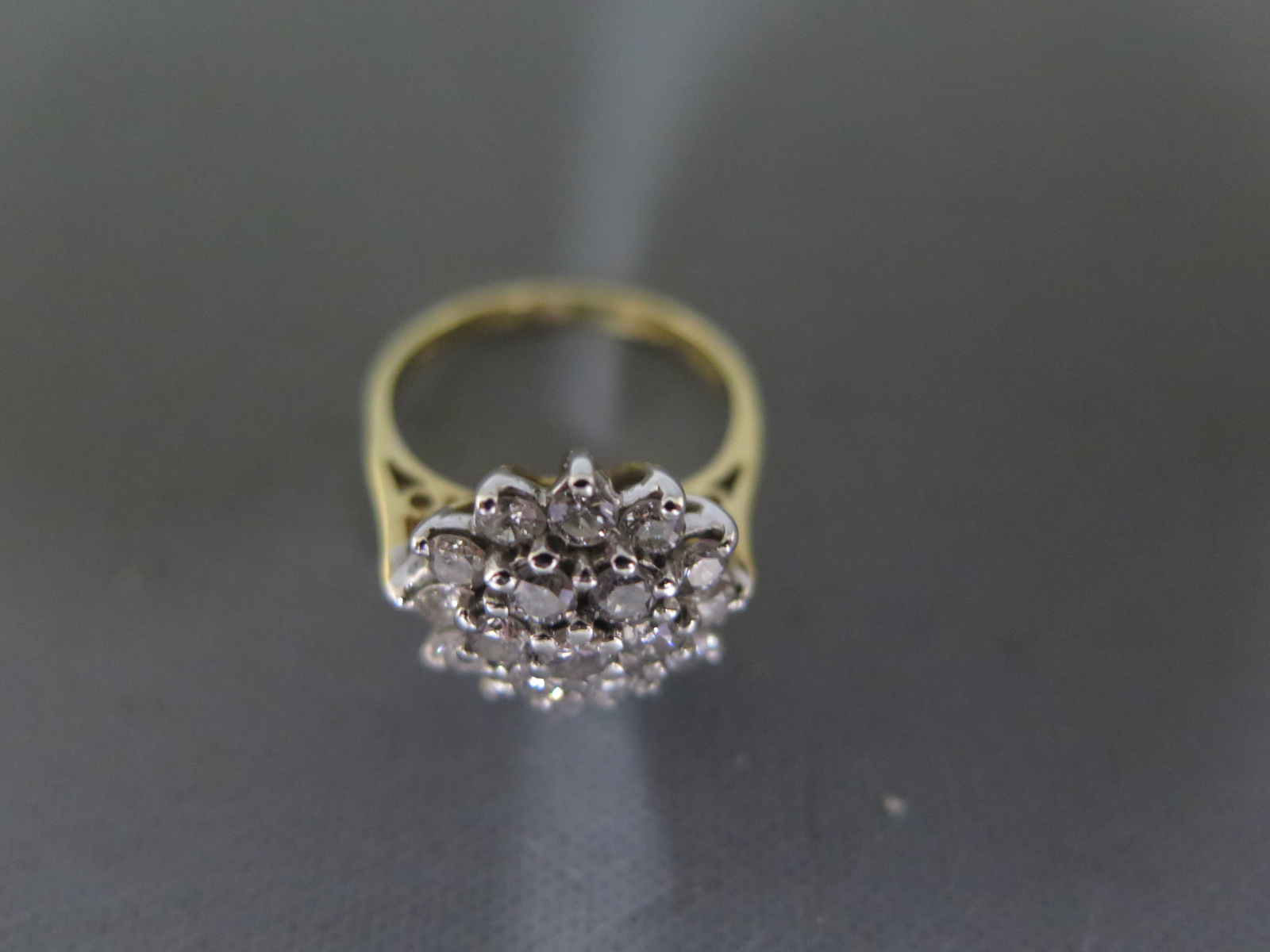 An 18ct yellow gold and diamond cluster ring size H - approx weight 4 grams - clean and bright - Image 2 of 2