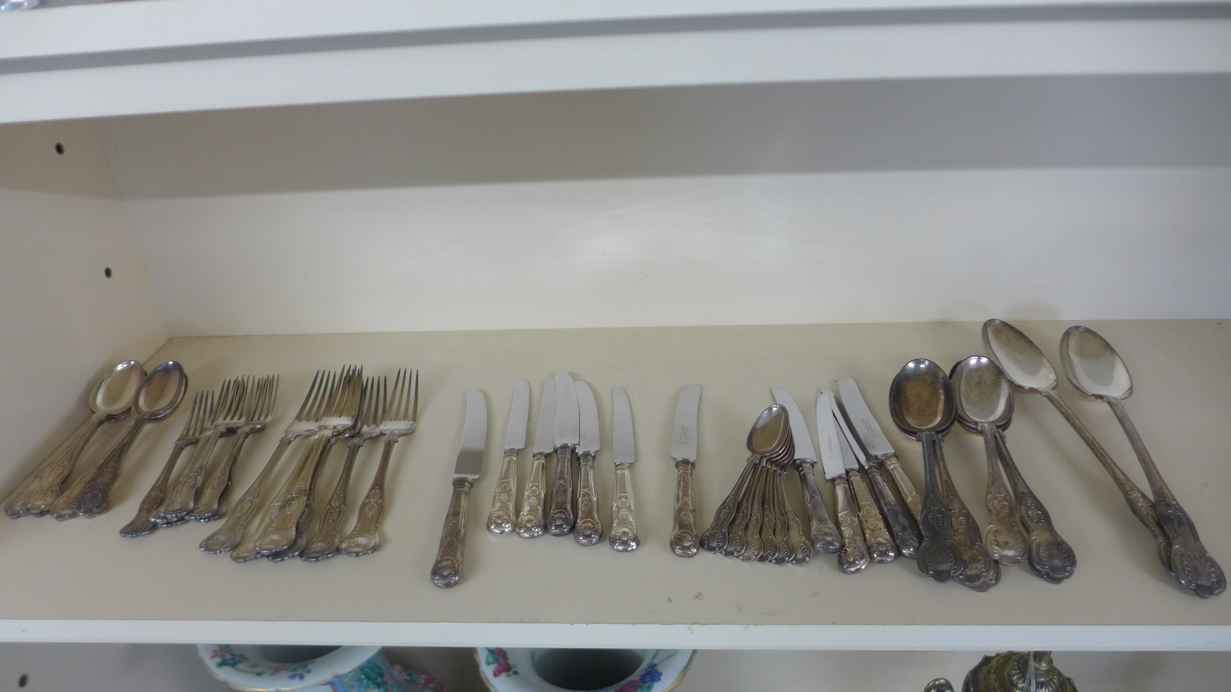 A quantity of Kings pattern silver plated flatware