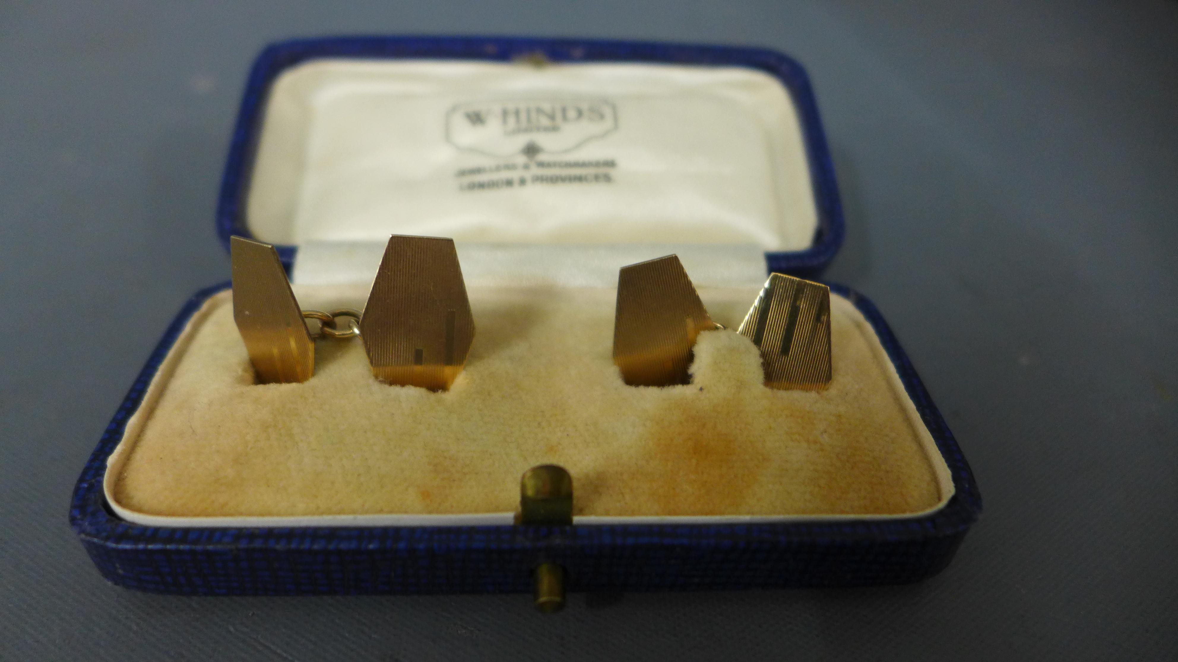 A pair of 9ct yellow gold cufflink's - approx weight 3.