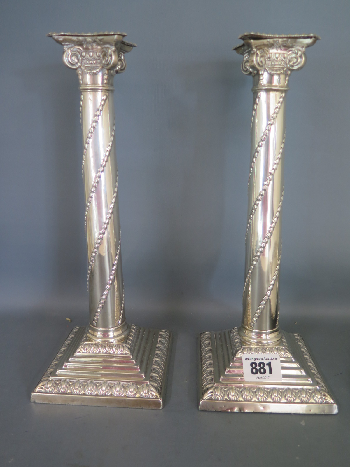 A pair of silver column candlesticks - London 1895/96 - Height 28.