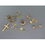 A selection of 9ct yellow gold items including rings, earrings,