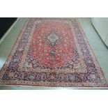 A hand knotted woolen Kashan rug - 2.95m x 2.