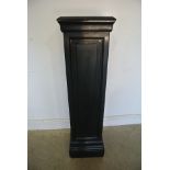 An Eichholtz stand Salvatore in ebonised finish - Height 121cm x 32cm x 32cm - Item number LT000068