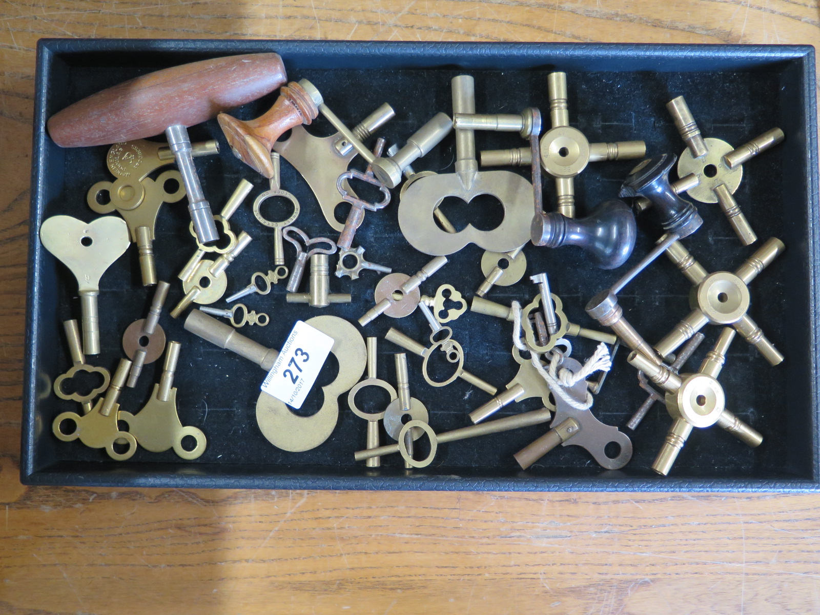 A good selection of clock and watch keys - approx 40 in total