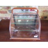 A mahogany shop counter display cabinet - 29cm tall x 37cm wide x 26cm - good condition apart from