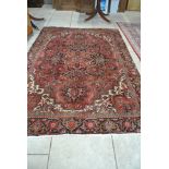 A hand knotted Persian Heriz rug - 2.81m x 1.