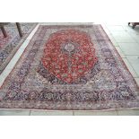 A hand knotted Persian Kashan rug - 3.40m x 2.