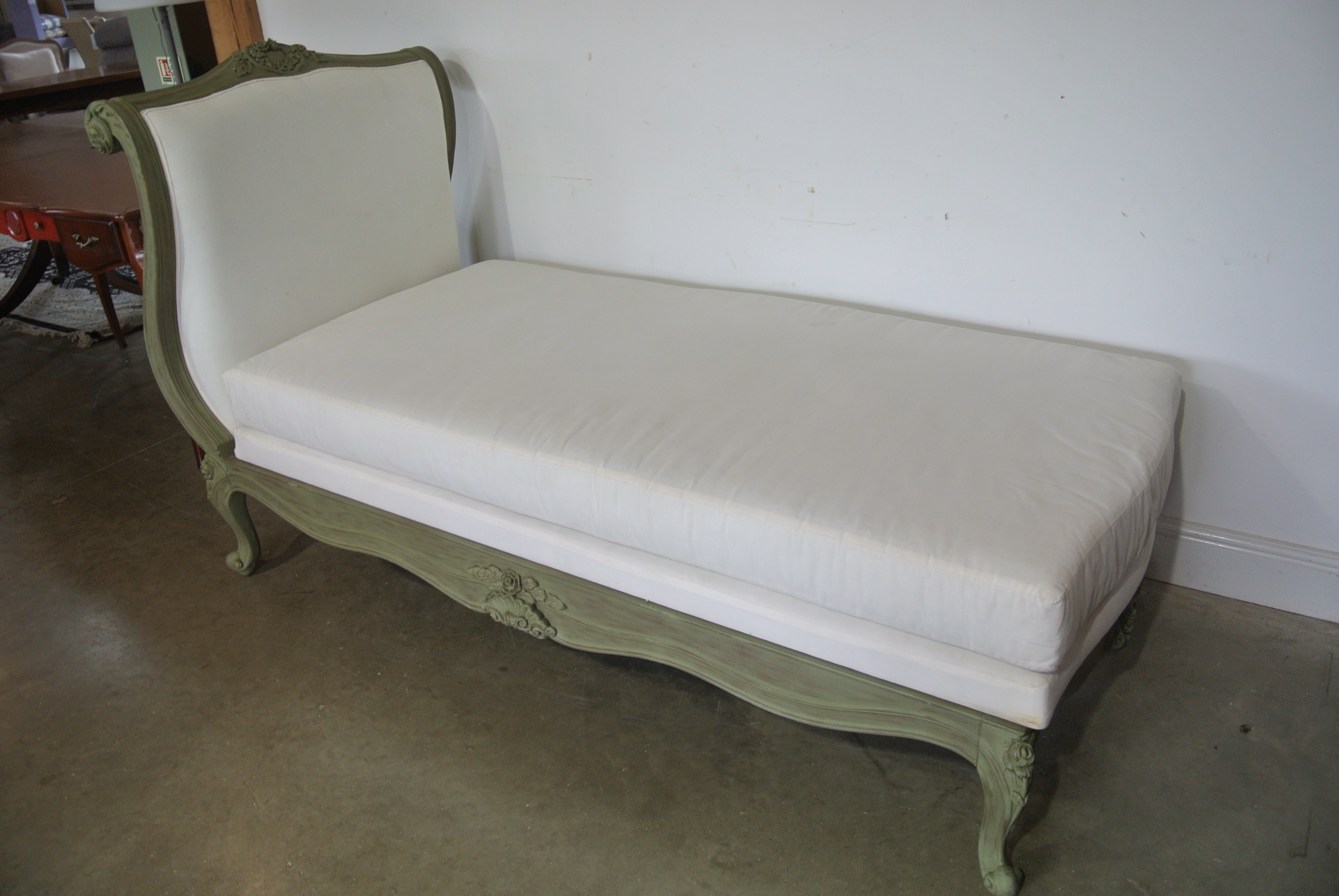 A Pompador day bed by And so to bed , - Image 2 of 2