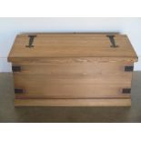 A pine storage trunk - Width 90cm - in good condition