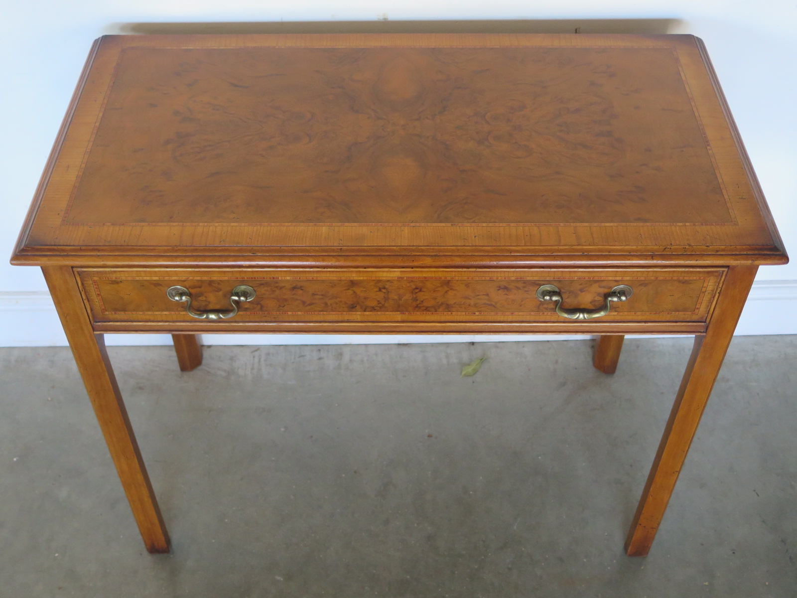 A walnut crossbanded side table with a single drawer - Width 93cm x Depth 48cm x Height 77cm - made - Image 2 of 2