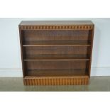 A circa 1930s oak open bookcase with adjustable shelves - 87 cm tall x 92 cm x 23 cm