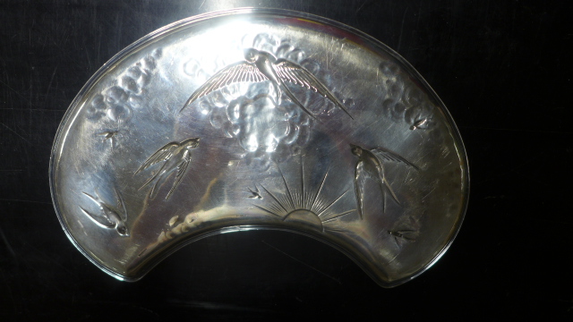 A Silver Swallow Decorated Kidney Shaped Tray - Sheffield 1907/08 J D & S - 30 cm wide - - Image 3 of 3