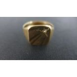 A 9ct Yellow Gold Signet Ring - Size V-W - approximately 5.
