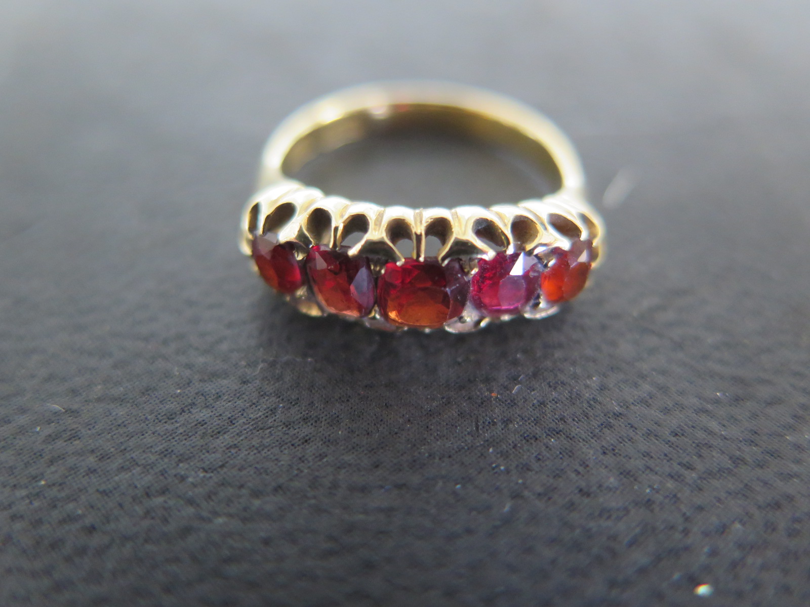 An 18ct yellow gold garnet five stone ring size M - approx weight 4.