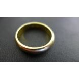 An 18ct yellow gold band ring - size T, approx 7.