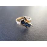 An 18ct Yellow Gold Three Stone Sapphire Ring - size M, approximately 3.