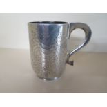 A silver hallmarked tankard with foliate engraved decoration - approx 6.