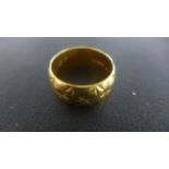 An 18ct Yellow Gold Wedding Band - Size L, approximately 7.