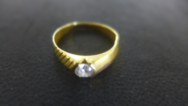 18ct gold single stone set ring - size H-I, 2.