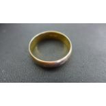 An 18ct yellow gold band ring - size W, approx 3.