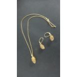 A 14ct Yellow Gold Fir Cone Pendant Necklace and Earrings - necklace 40 cm, pendant 1.