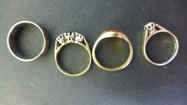 Four 9ct Yellow Gold Dress Rings - size M, O, - Image 2 of 2