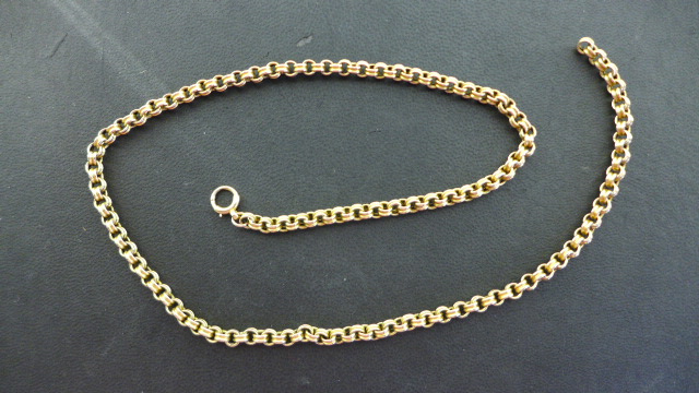 A 9ct Yellow Gold Necklace - 50cm long and approximately 14 grams - in good condition