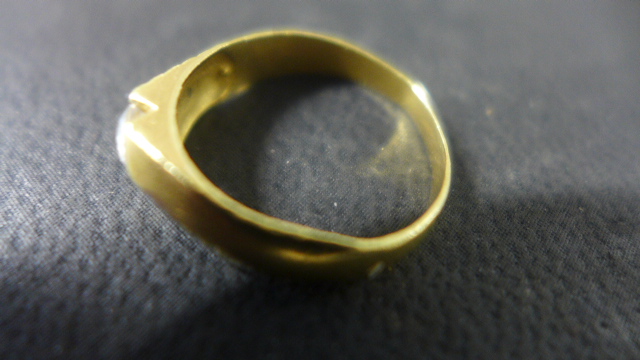 18ct gold single stone set ring - size H-I, 2. - Image 3 of 3