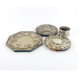 λ A mixed lot of silver items, comprising: a silver and tortoiseshell trinket box, of circular form,