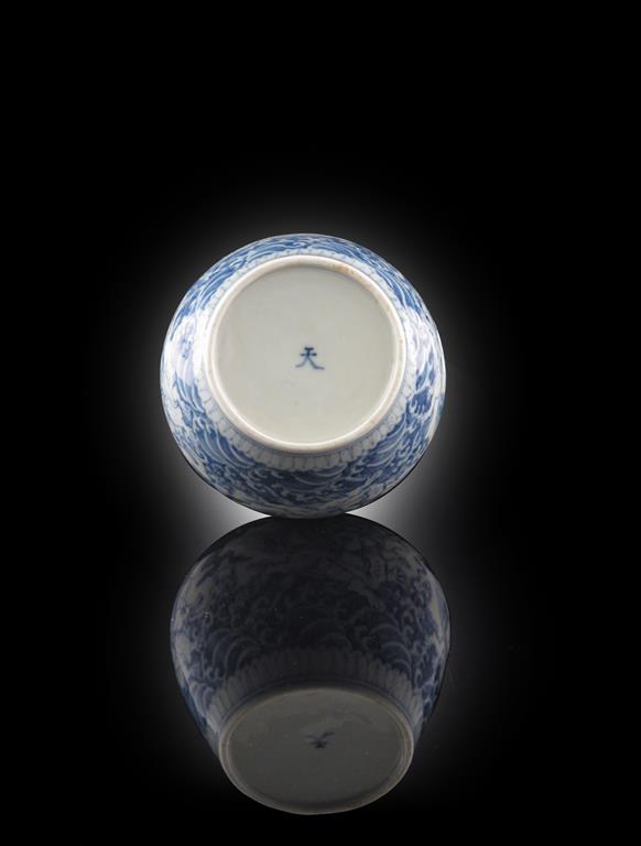 † A RARE CHINESE BLUE AND WHITE 'TIAN' JAR CHENGHUA 1465-87 The body decorated with four - Image 7 of 8