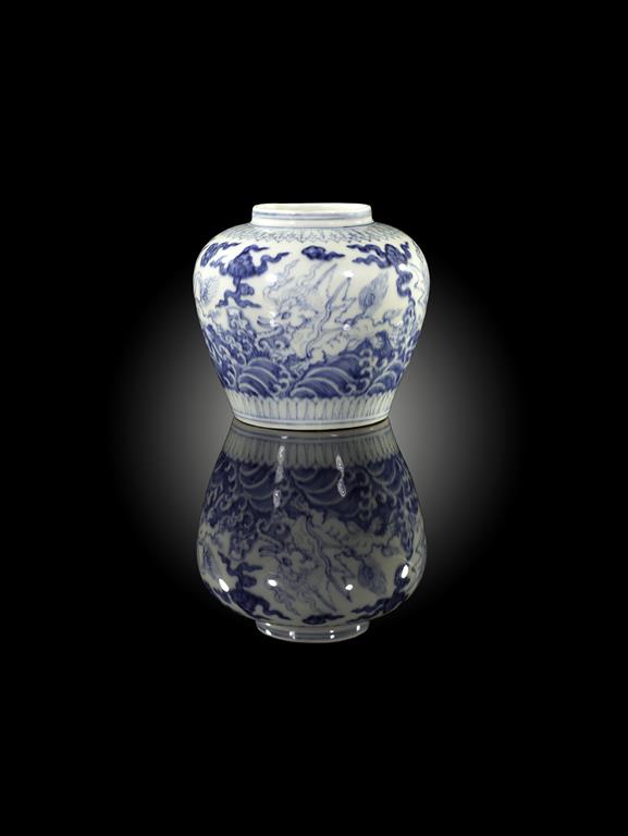 † A RARE CHINESE BLUE AND WHITE 'TIAN' JAR CHENGHUA 1465-87 The body decorated with four - Image 3 of 8
