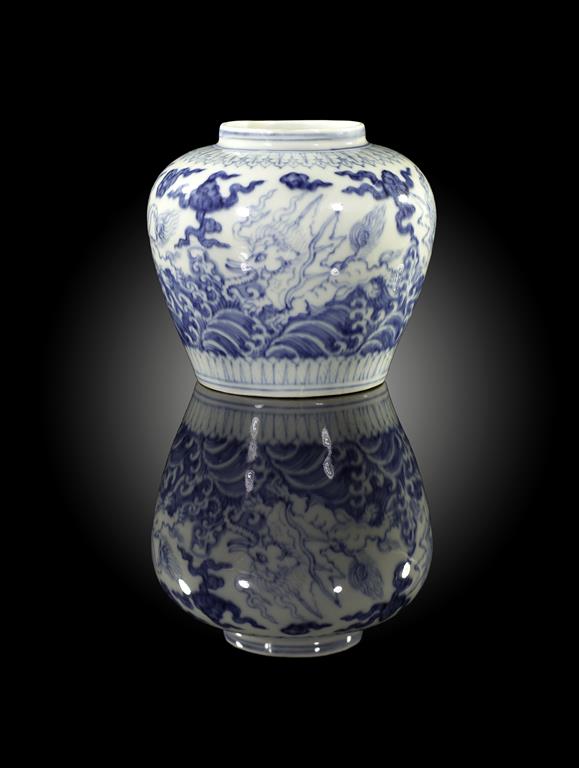 † A RARE CHINESE BLUE AND WHITE 'TIAN' JAR CHENGHUA 1465-87 The body decorated with four - Image 6 of 8