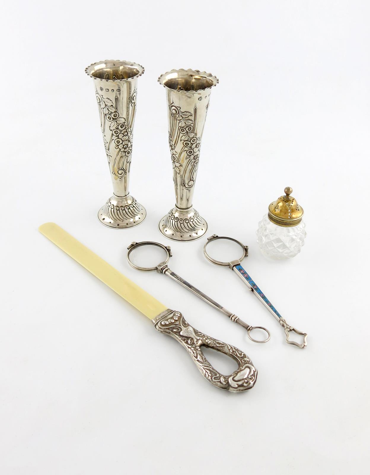 λ A mixed lot of silver items, comprising: a pair of late-Victorian vases, by Carrington & Co,