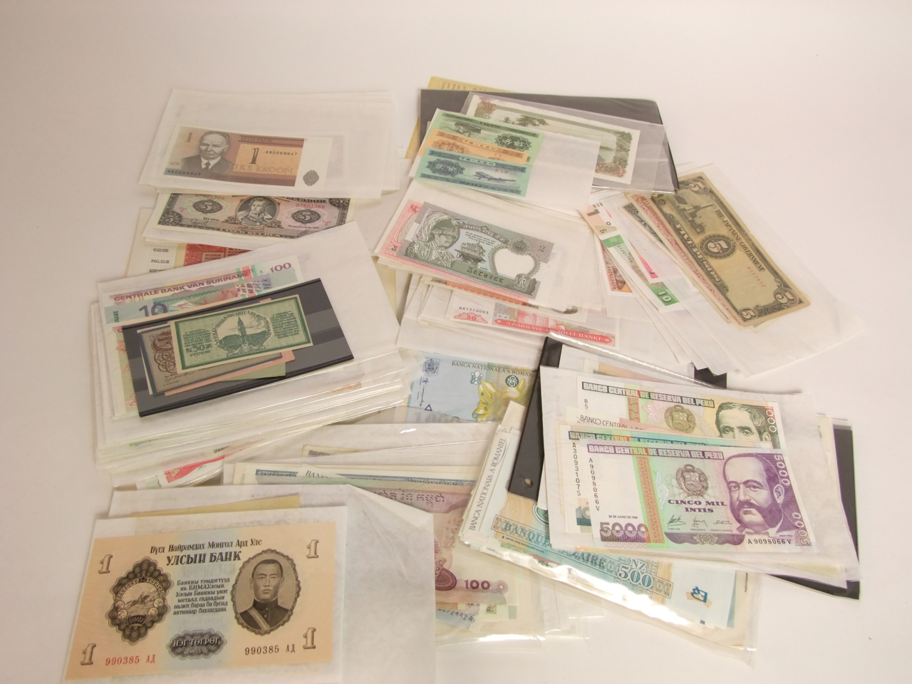 A collection of 450 plus GB and World bank notes