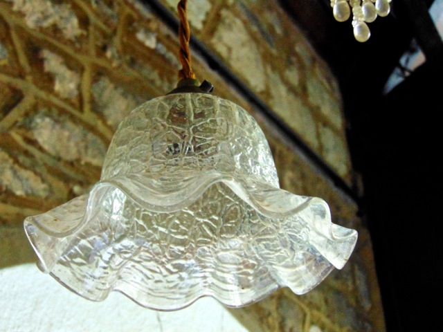 An art deco ceiling light with three branches and central light, with etched glass shade and glass - Image 2 of 3