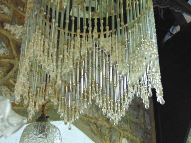 An art deco ceiling light with three branches and central light, with etched glass shade and glass - Image 3 of 3