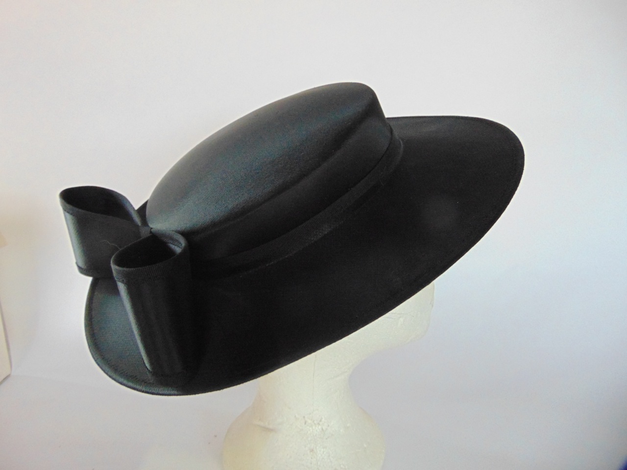 A Peter Bettley shallow medium brimmed ladies hat with bow, housed within a Harrods hat box, - Image 2 of 5