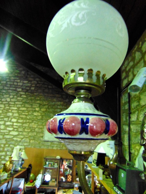 A ceramic and brass three branch ceiling light in the Victorian style with etched glass shades - Image 2 of 2