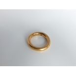 A 22ct gold wedding band, ring size 'I', 9.5 g