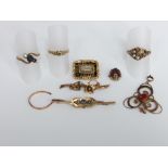 A collection of 9ct gold items to include a memorial black enamel brooch, two bar brooches, 4