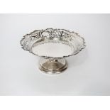 A circular silver tazza on stepped foot with pierced rim decoration, Birmingham 1911, 10.5 oz