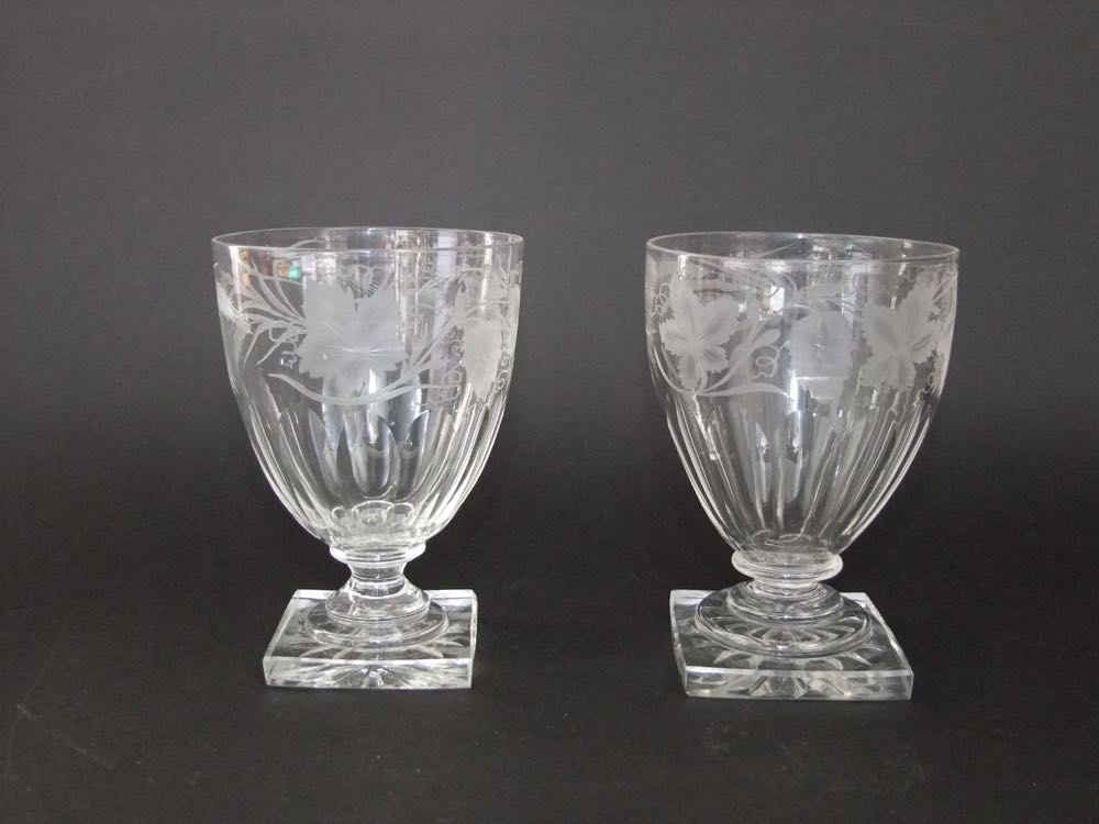 Good quality pair of 19th century ale/beer glasses etched with hops, the faceted bowls upon