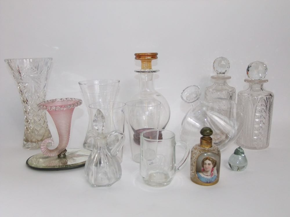A collection of mixed good glassware to include a Venetian type cornucopia glass vessel upon a - Image 2 of 2