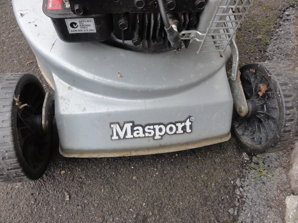 A Masport 200ST series 18 rotary mower with a Briggs & Stratton 148 cc engine with glass - Image 2 of 3